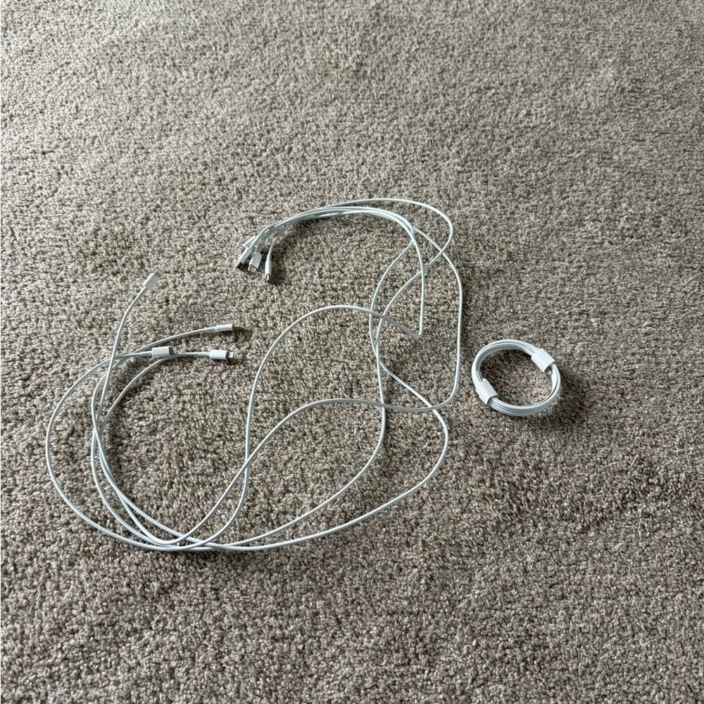 Apple - USB-C to Lightening Charging Cable - Picture 5 of 5